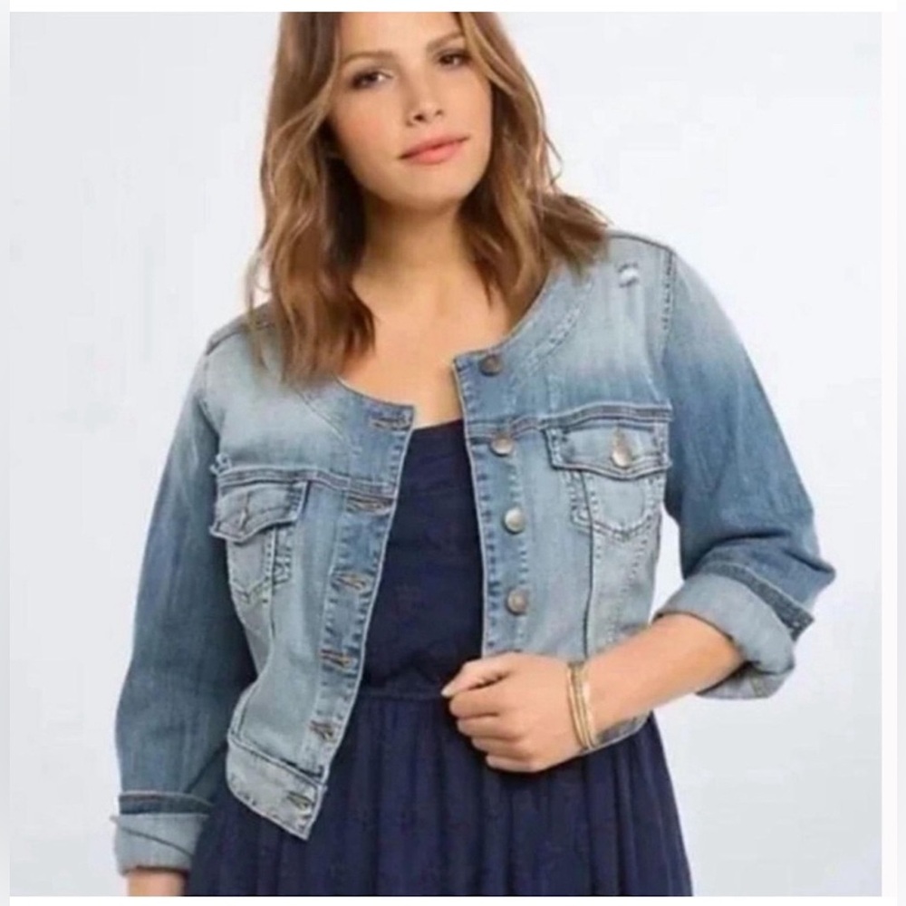 Torrid collarless cropped denim jacket sz 00